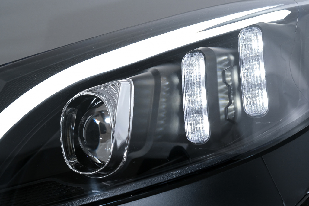 Faruri LED compatibil cu Mercedes C-Clas