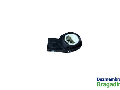 Fasung lampa stop dreapta pe capota portbagaj Volkswagen VW Passat B6 [2005 - 2010] Sedan 4-usi 2.0 TDI MT (140 hp) LA7W