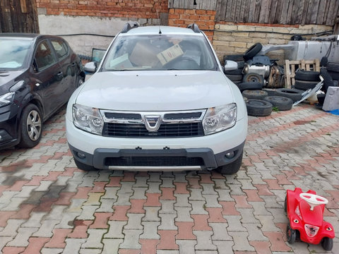 Fata completa Dacia Duster 1 an 2012