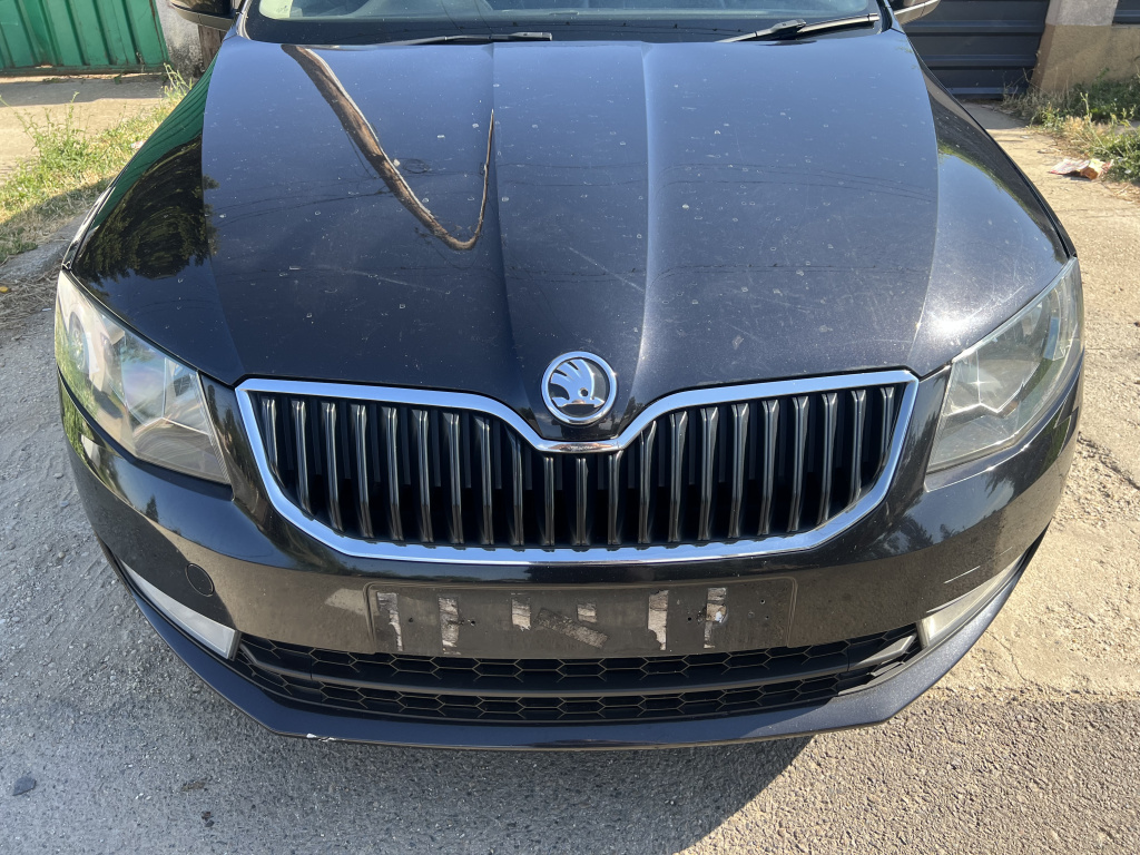 Fata completa Skoda Octavia 3 neagra bara faruri capota aripi trager LF9R