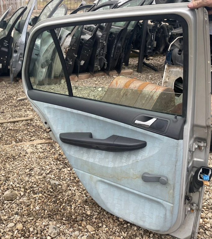 FATA DE USA STANGA SPATE SKODA FABIA 1 AN 2002