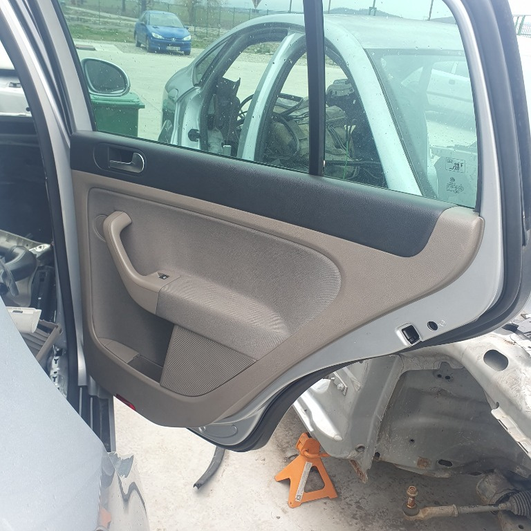 Fata usa dreapta spate golf 6 plus