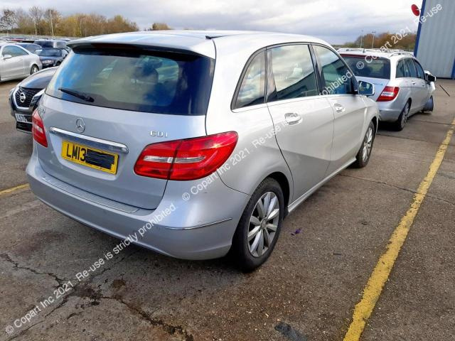 Fata usa fata dreapta Mercedes-Benz B-Class W246 [2011 - 2015] Hatchback B 180 CDI MT (109 hp)