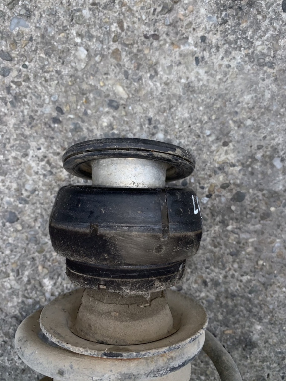 Flansa amortizor stanga fata Skoda Octavia [1996 - 2000] Liftback 5-usi 1.6 MT (75 hp) (1U2) 8V