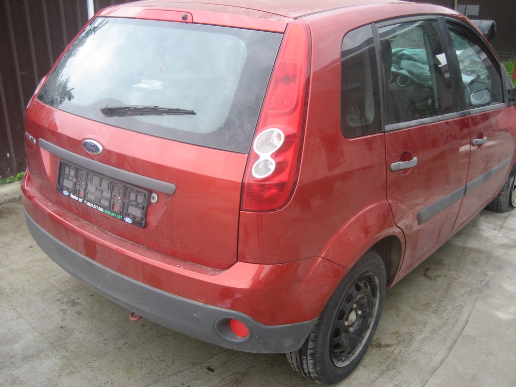 FORD FIESTA 2007 portiere,geam , incuiet