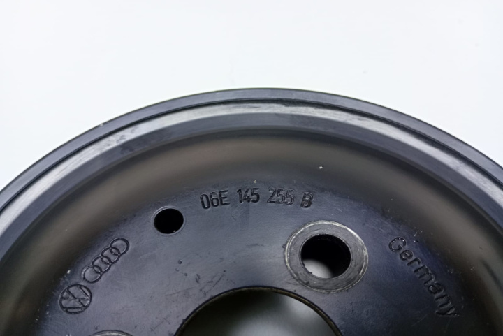 Fulie Pompa servodirectie 06E145255B Vol