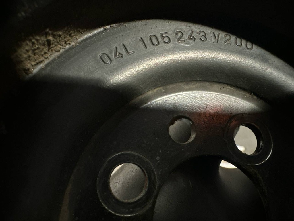 Fulie vibrochen 04L105243 Audi A4 B9 Sed