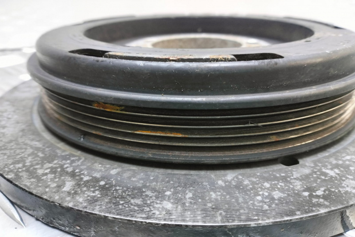 Fulie vibrochen Lipsa cod BMW Seria 5 E3