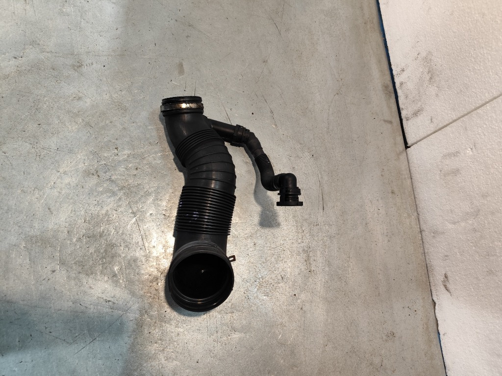 Furtun admisie aer 5N0129656 Volkswagen 