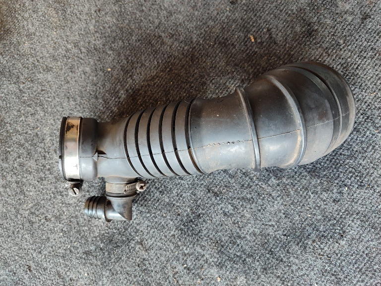FURTUN ADMISIE AER TURBO DEBITMETRU EPURATOR AUDI A6 V6 2.5 TDI 150CP 180CP 1997 2004 4B0129627B 069129631