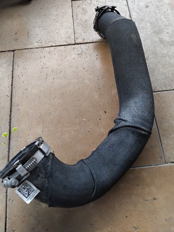 Furtun intercooler 2.0 tdi Audi A4 B8 cod produs: 8K0145738AJ