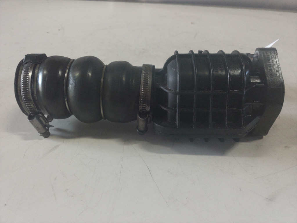 Furtun intercooler turbo Peugeot Partner an 2008 cod piesa 9687261180