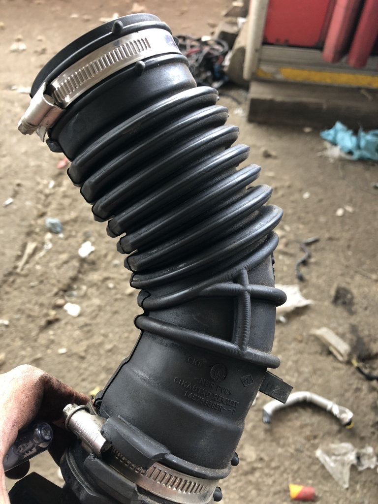 Furtun intercooler turbo Renault Clio 4 Hatchback 1.5 dCi cod 165758885R an 2012 2013 2014 2015