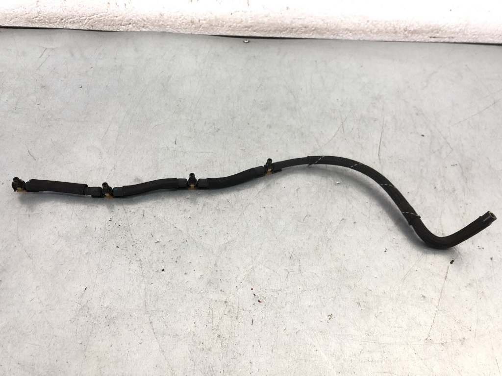 Furtun retur injectoare VW Passat B7 Variant 2.0 TDI manual 140 CP sedan 2012 (cod intern: 86595)