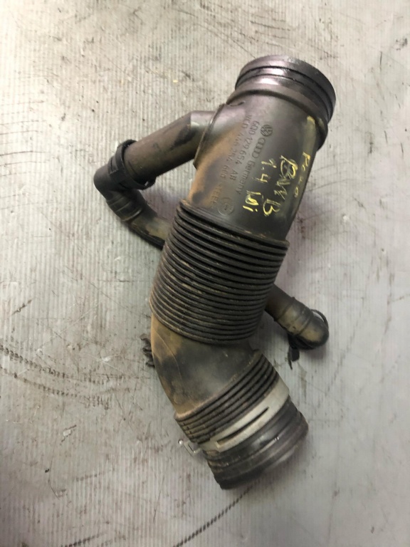 Furtun turbo aer 1.4 tdi bwb vw polo 9n 6q0129654ab