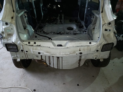 Fusta spate Dacia Sandero an 2013-2020 cu locas roata rezerva