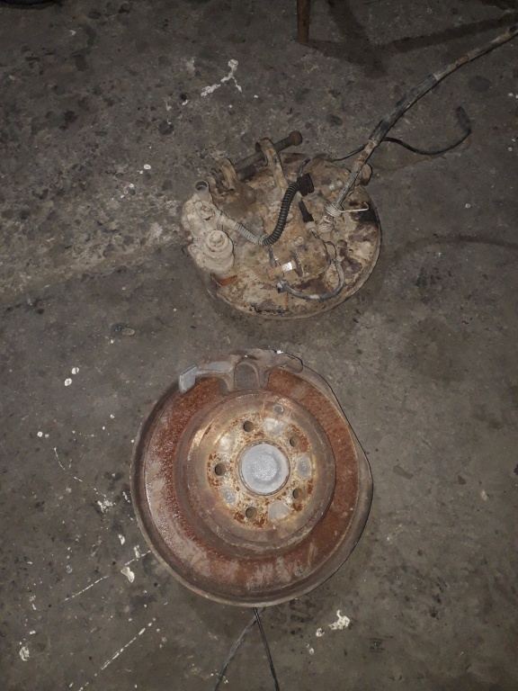 Fuzeta cu rulment punte spate Peugeot 607 2000-2006 2.2 hdi diesel sedan / limuzina / berlina