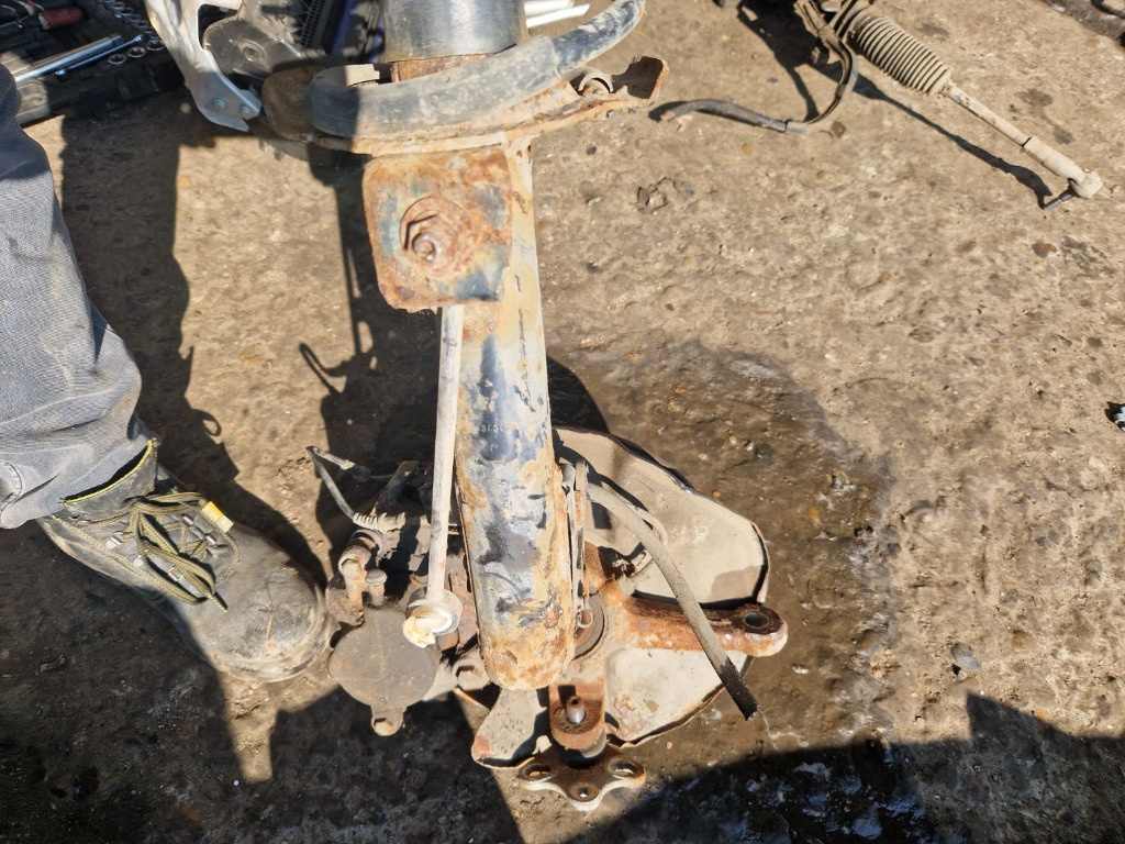 Fuzeta cu rulment roata fata Mercedes MB