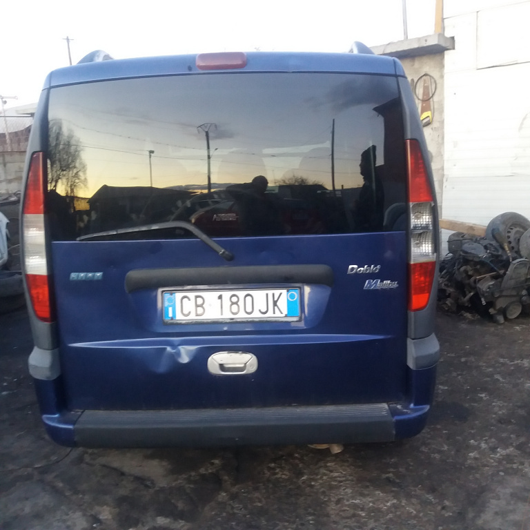 Fuzeta dreapta fata Fiat Doblo 2004 break 1.9 jtd