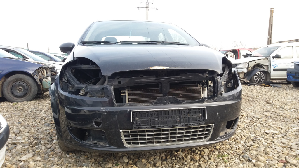 Fuzeta dreapta fata Fiat Linea 2008 berl