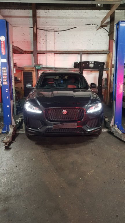 Fuzeta dreapta fata Jaguar F Pace 2.0 D