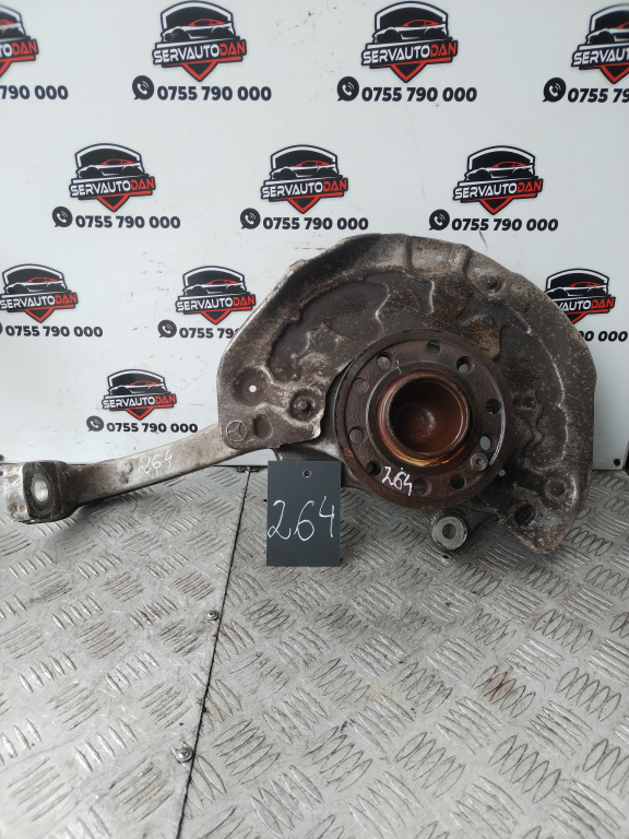 Fuzeta dreapta fata Mercedes-Benz C-Class (2015->) [W205] 2.2 Motorina 2017, 2052200
