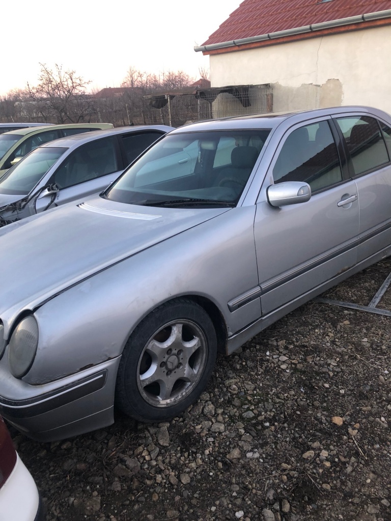 Fuzeta dreapta fata Mercedes E-CLASS W21