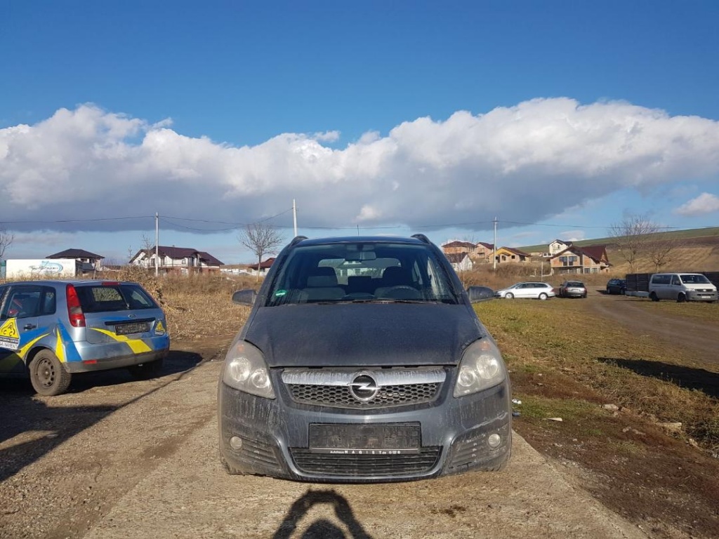 Fuzeta dreapta fata Opel Zafira 2005 com