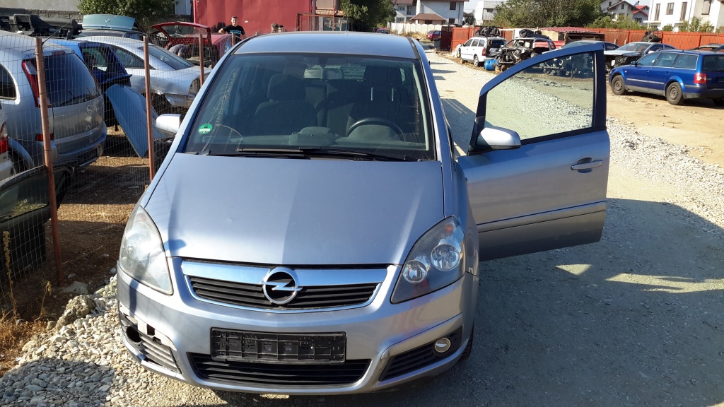 Fuzeta dreapta fata Opel Zafira B 2006 hatchback 1.9