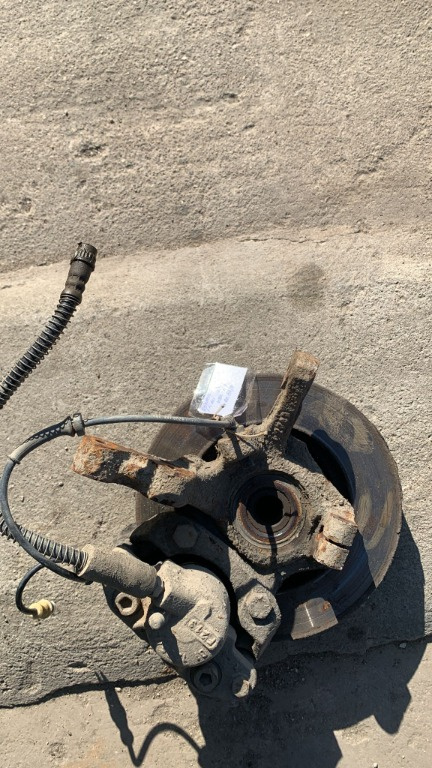 Fuzeta dreapta fata Renault Symbol 1.5 DCI 48kw K9K-A7 2005
