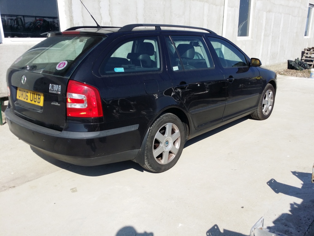 Fuzeta dreapta fata Skoda Octavia 2006 C