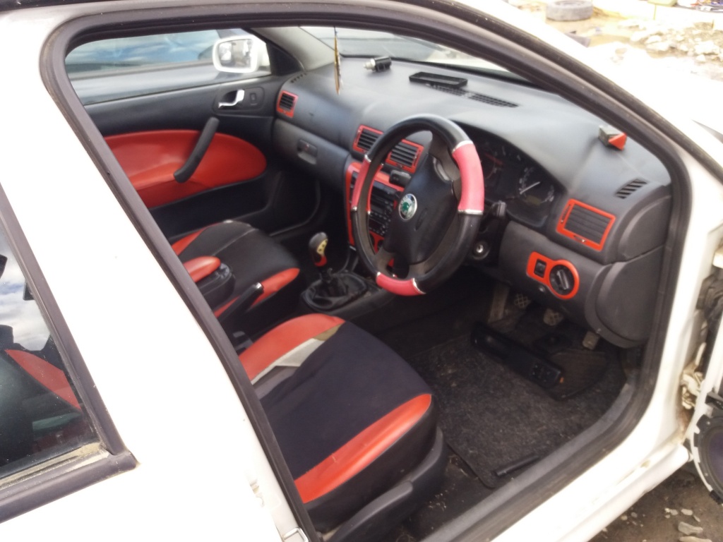 Fuzeta dreapta fata Skoda Octavia 2007 b