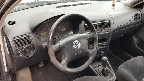 Fuzeta dreapta fata Volkswagen Golf 4 20
