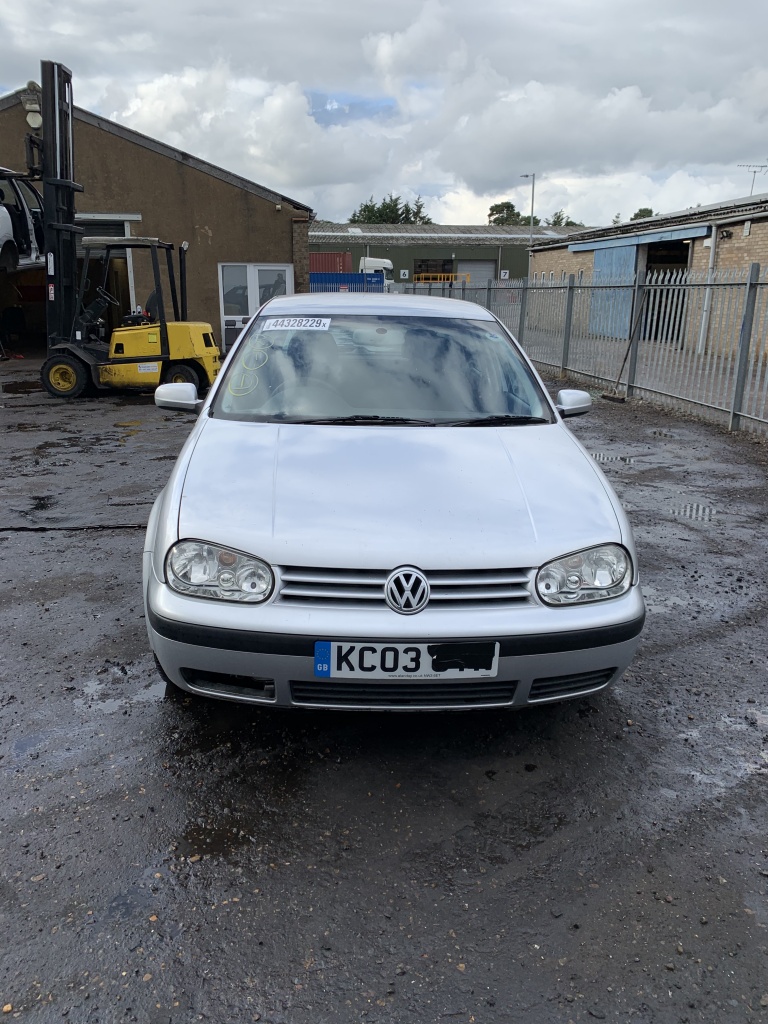 Fuzeta dreapta fata Volkswagen Golf 4 2003 Hatchback 1,6 Benzina BFQ