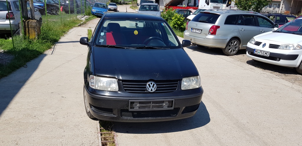 Fuzeta dreapta fata Volkswagen Polo 6N 2000 HATCHBACK 1.4B