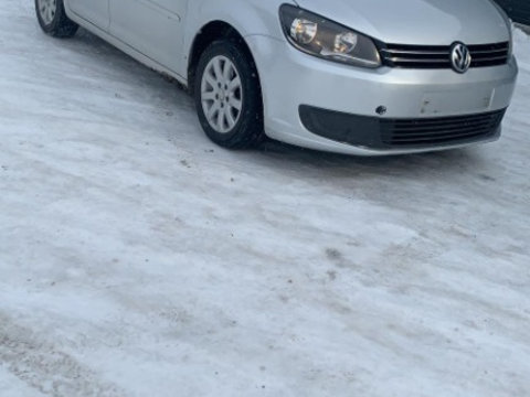 Fuzeta dreapta fata Volkswagen Touran 2012 1.6 TDI CAY CAYC