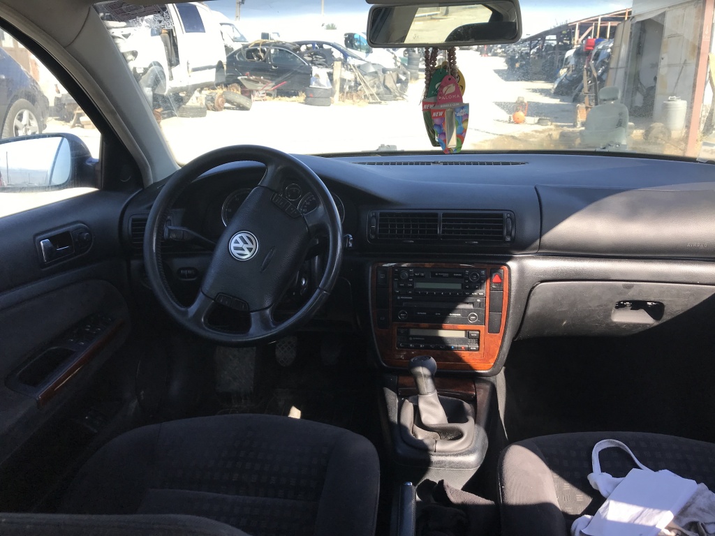 Fuzeta dreapta spate Volkswagen Passat B