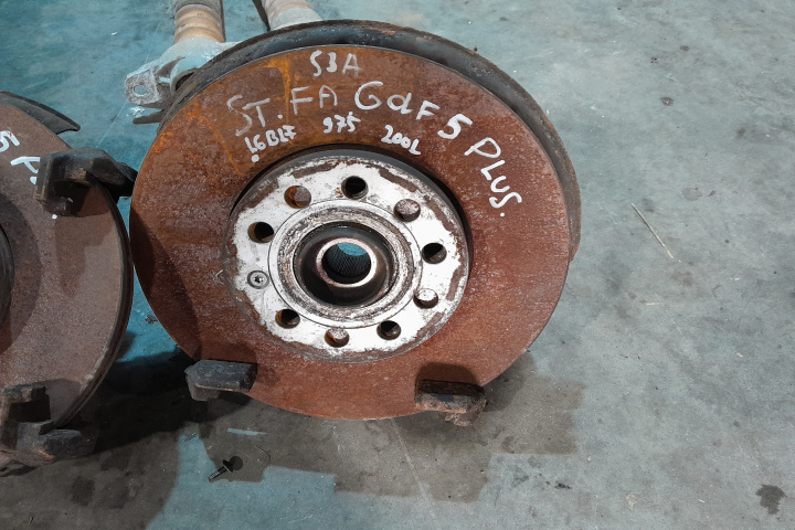 Fuzeta fata stanga Volkswagen VW Golf 5 [2003 - 2009] Plus minivan 1.6 MT (102 hp)