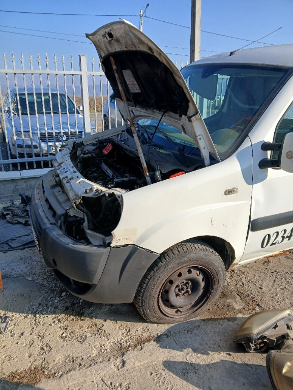 Fuzeta stânga/dreapta față Fiat doblo 1.3 multijet an 2005