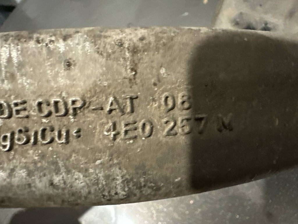 Fuzeta stanga fata 4E0407253Q / 4E0257M 