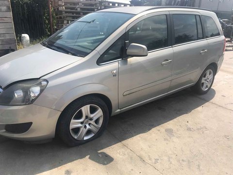 Fuzeta stanga Opel Zafira B 2010