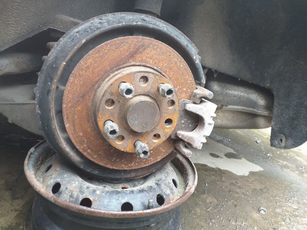 Fuzeta Stanga Spate BMW E66