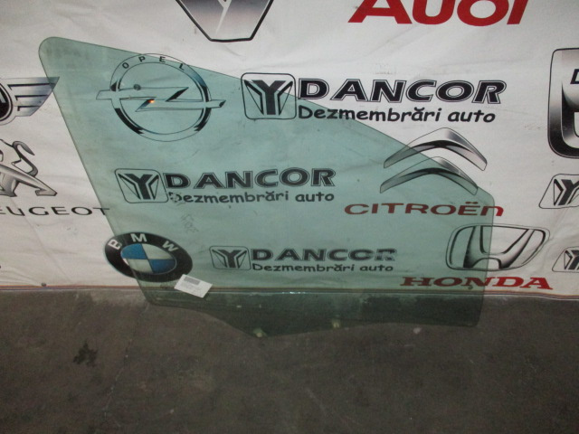 GEAM DREAPTA FATA PEUGEOT 307 / AN 2005