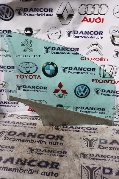 GEAM DREAPTA FATA RENAULT CAPTUR - AN 2014