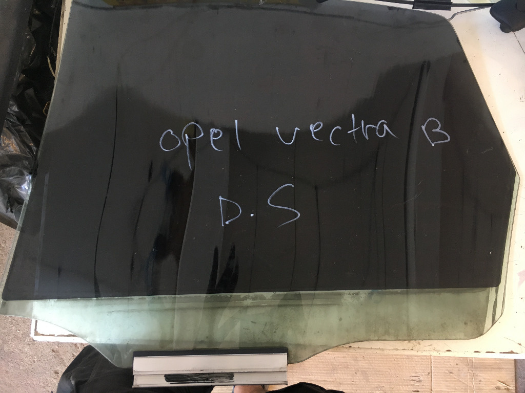 Geam dreapta spate opel vectra b 1997 - 2001