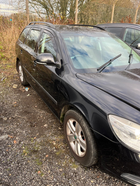 GEAM DREAPTA SPATE SKODA OCTAVIA 2 FACELIFT 2012 N