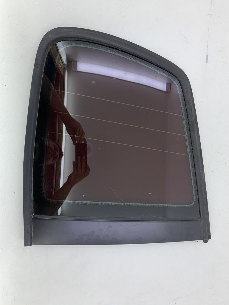 Geam fix dreapta spate de pe aripa VW TOURAN CFHF 