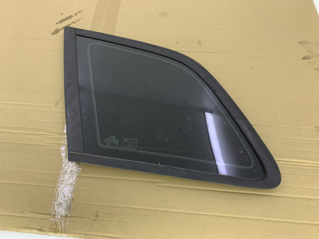 Geam fix stanga spate de pe aripa Audi A3 8P 2.0 TDI CBAB 2008-2013 D1-9-3-B DezP: 28783