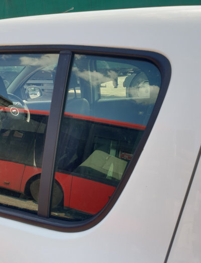 Geam Fix Stanga Spate de pe Usa Portiera Dacia San