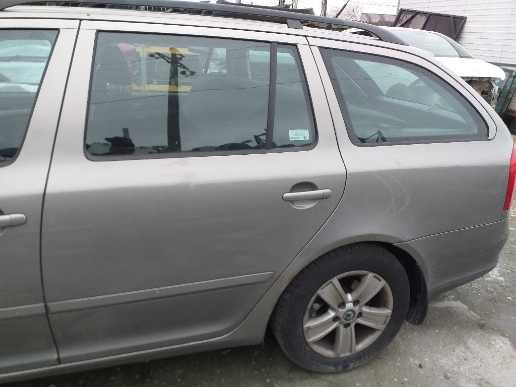 Geam Lateral Stanga Spate Skoda Octavia 2 Facelift